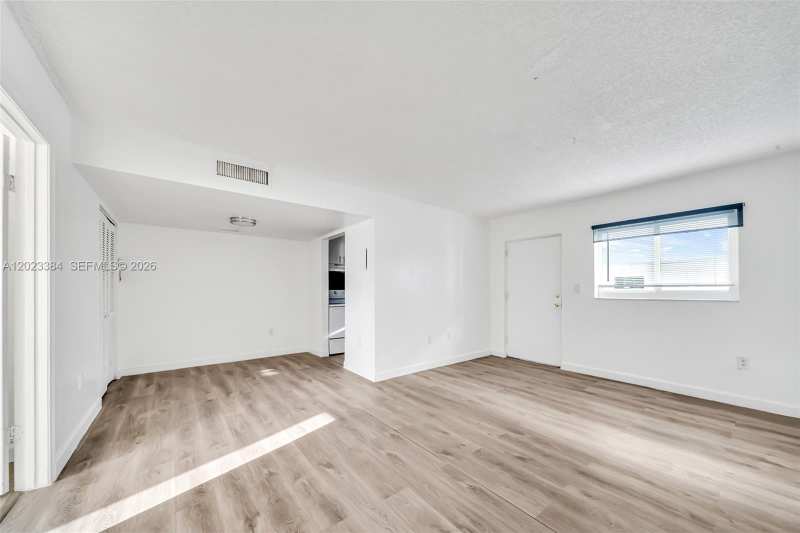 2011 Bay Dr # 8, Miami Beach FL 33141