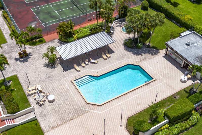 6320 Lakemont Circle, FL 33463