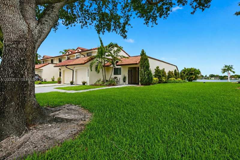 19009 NW 64th Ct, Hialeah FL 33015