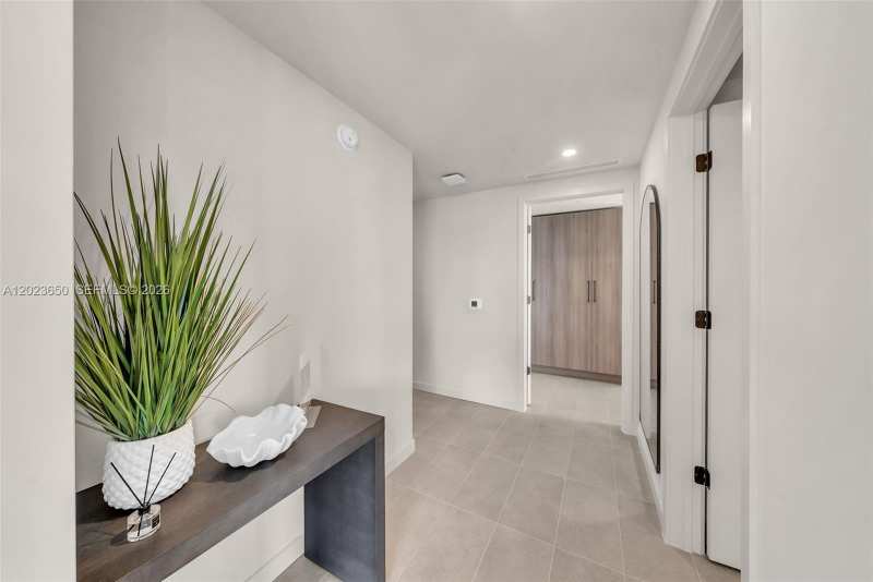 121 NE 5th St # 3401, Miami FL 33132