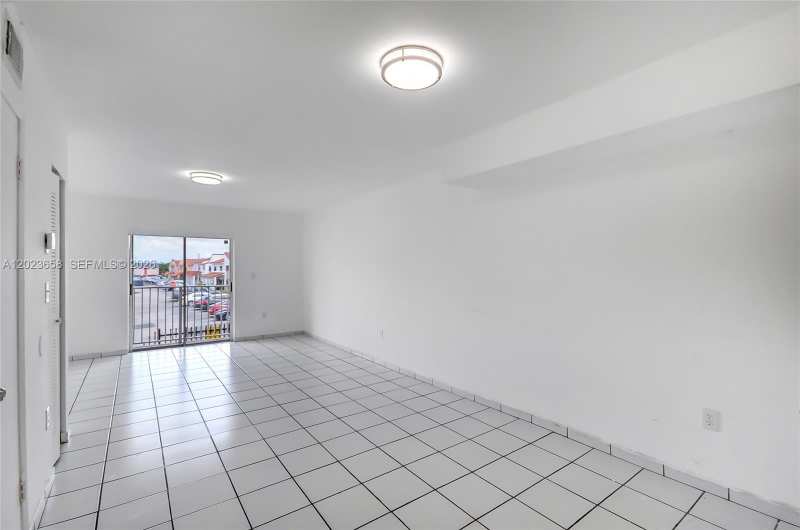 3021 W 76th St # 203, Hialeah FL 33018