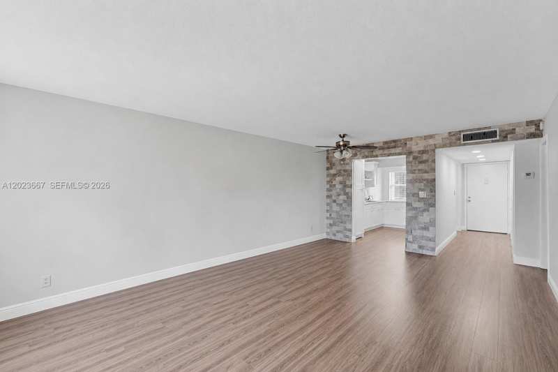 8405 NW 61st St # D207, Tamarac FL 33321