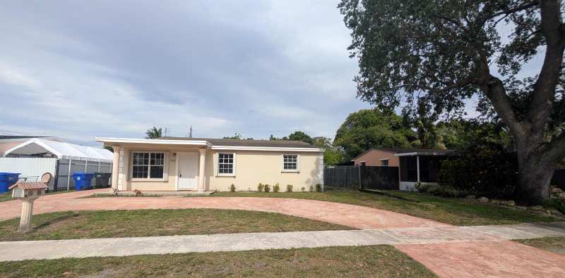 541 N 68th Way, Hollywood FL 33024