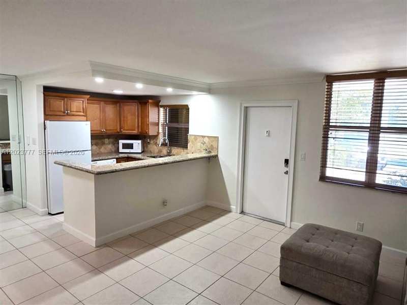 2400 NE 10th St # 104, Pompano Beach FL 33062