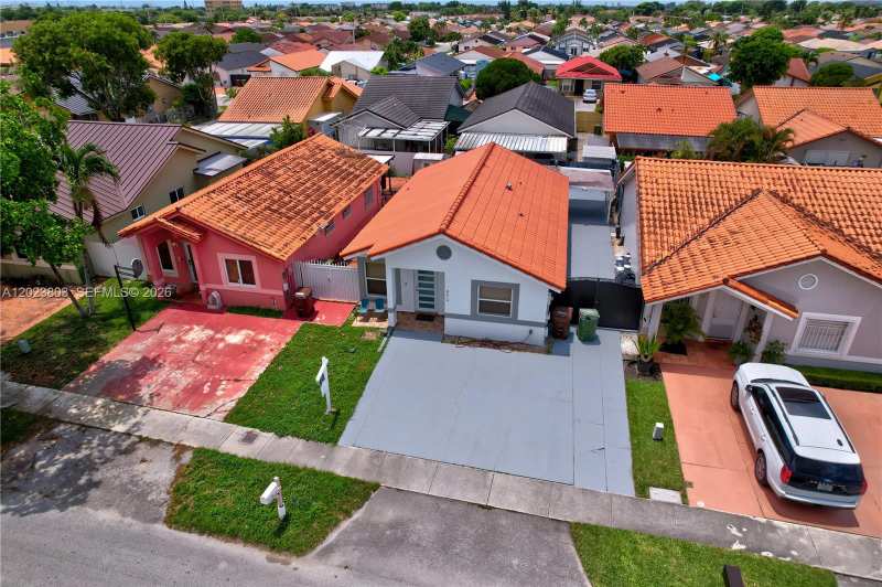 2514 W 74th St, Hialeah FL 33016