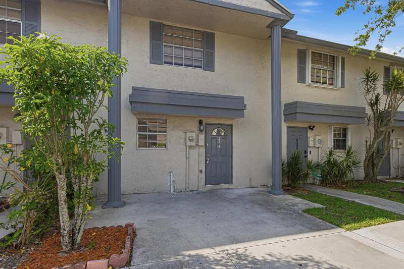 8207 Fairway Road # 8207, Sunrise FL 33351