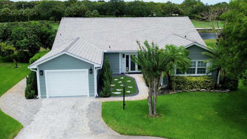 11 Holly Drive, Boynton Beach FL 33436