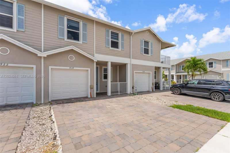 914 SE 18th St, Homestead FL 33034