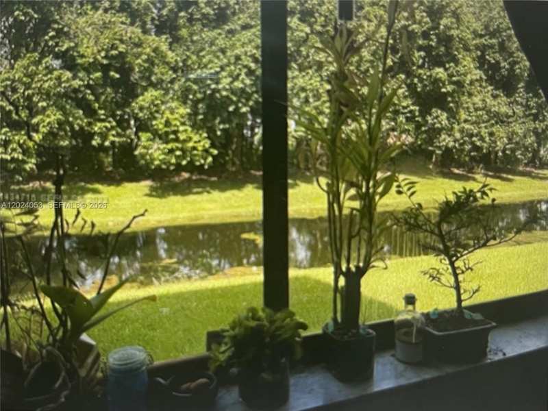191 Lakeview Dr # 102, Weston FL 33326