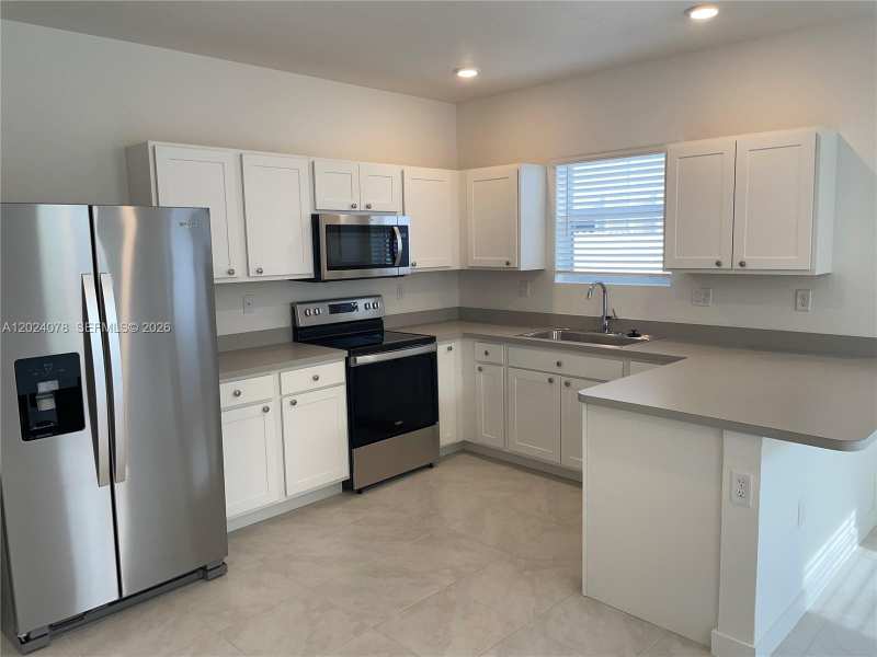 906 SE 17th St # 0, Homestead FL 33034