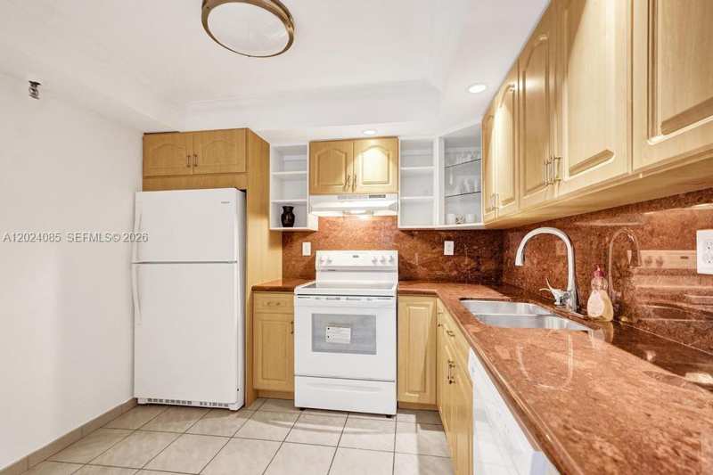 1623 Collins Ave # 512, Miami Beach FL 33139
