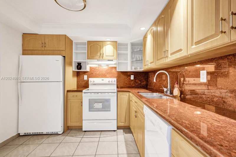 1623 Collins Ave # 512, Miami Beach FL 33139