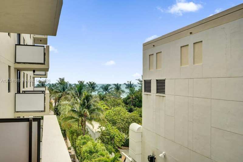 1623 Collins Ave # 512, Miami Beach FL 33139