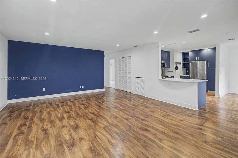 6815 Edgewater Dr # 201, Coral Gables FL 33133