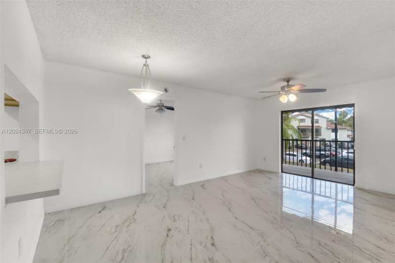 9728 Hammocks Blvd # 27, Miami FL 33196