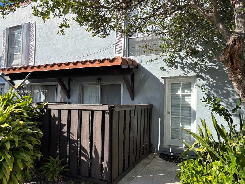10806 N Kendall Dr # 26, Miami FL 33176