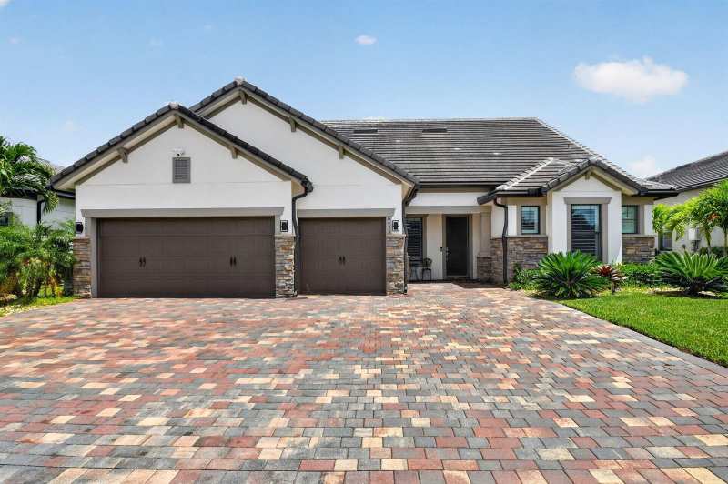 8433 Vaulting Drive, Lake Worth FL 33467