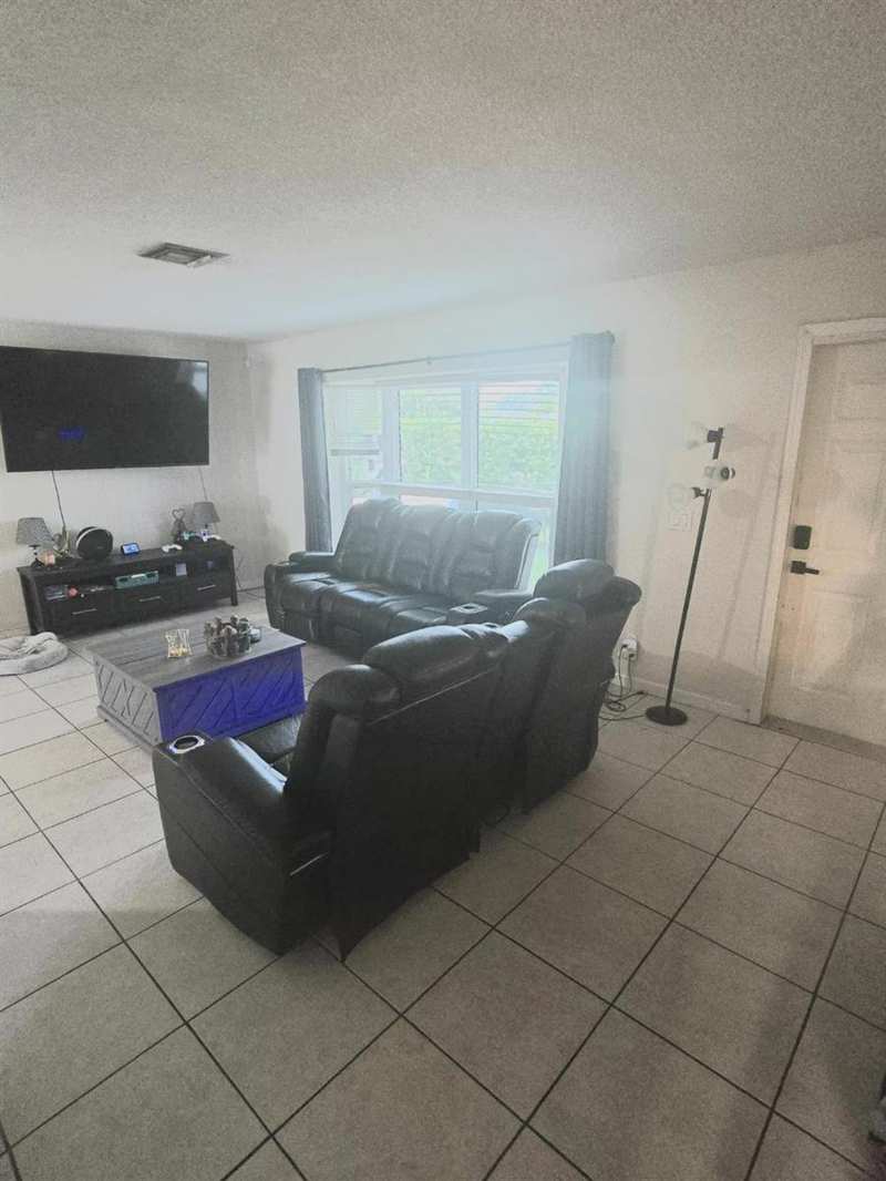 6340 NW 32nd Avenue, Fort Lauderdale FL 33309