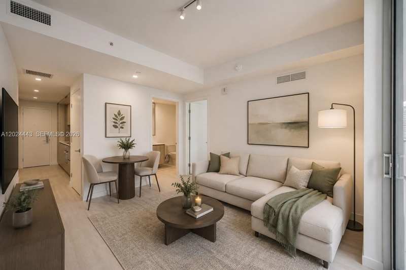 77 SE 5th st # 2305, Miami FL 33131