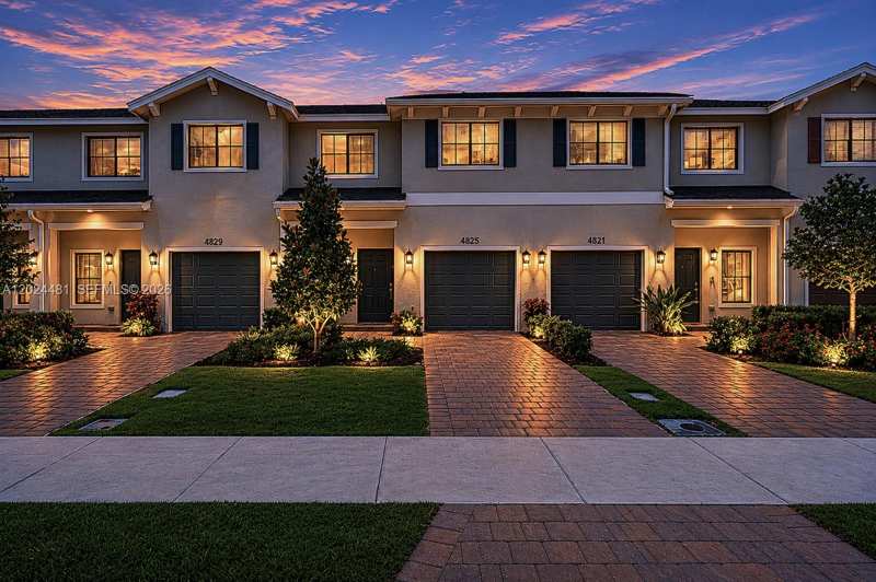 4825 Dillion St, Lake Worth FL 33463