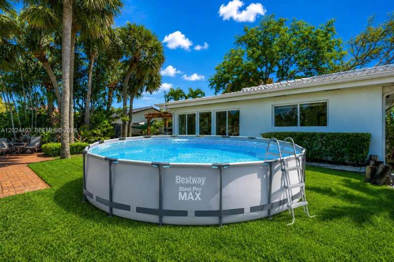 1995 Ixora Rd, North Miami FL 33181