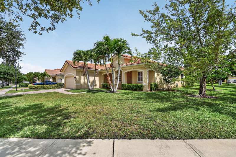 6810 Osage Circle, FL 33413