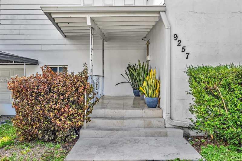 9257 Bay Dr, Surfside FL 33154