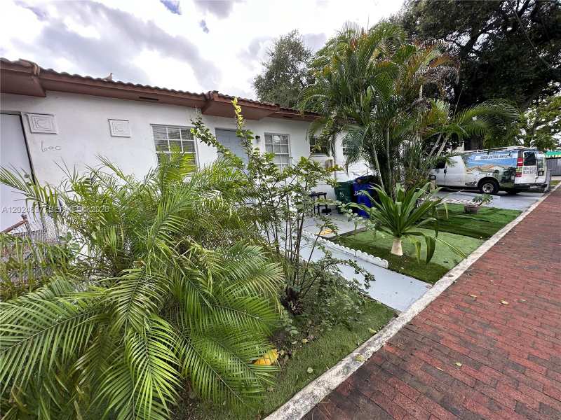 600 SW 16th Ave, Miami FL 33135