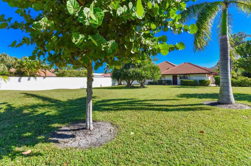 1469 Via Privada, Jupiter FL 33477