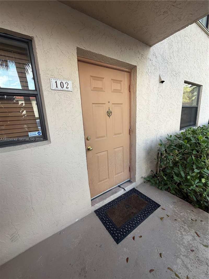 15718 E Waterside Cir # 102, Sunrise FL 33326