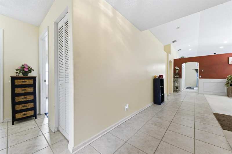 5317 Oakmont Village Circle, Lake Worth FL 33463