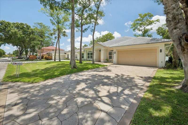 6508 NW 54th Ct, Lauderhill FL 33319