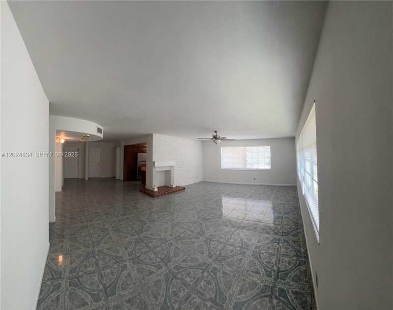 1040 Crystal Lake Dr # 2, Deerfield Beach FL 33064