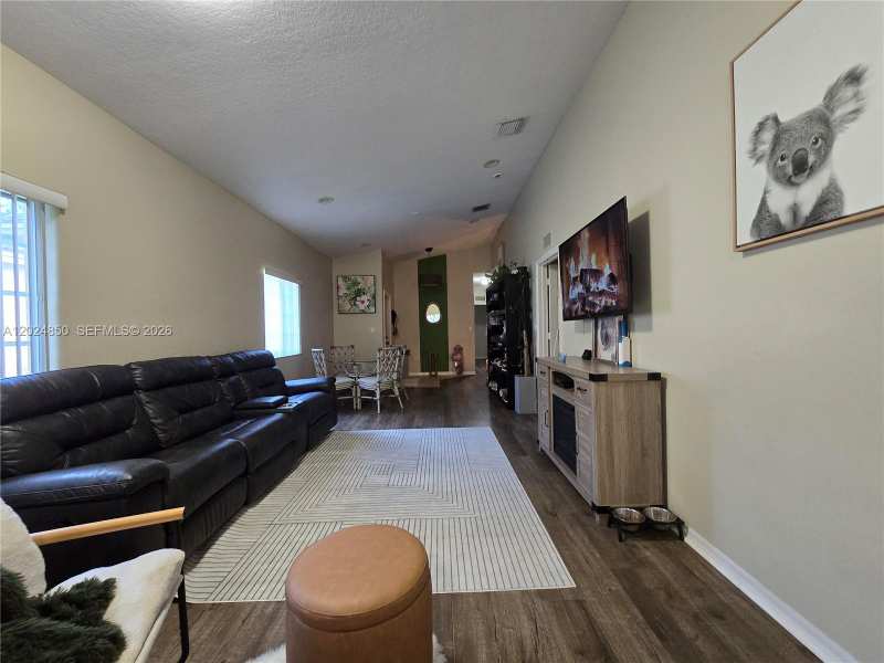 1236 NE 32nd Ave, Homestead FL 33033