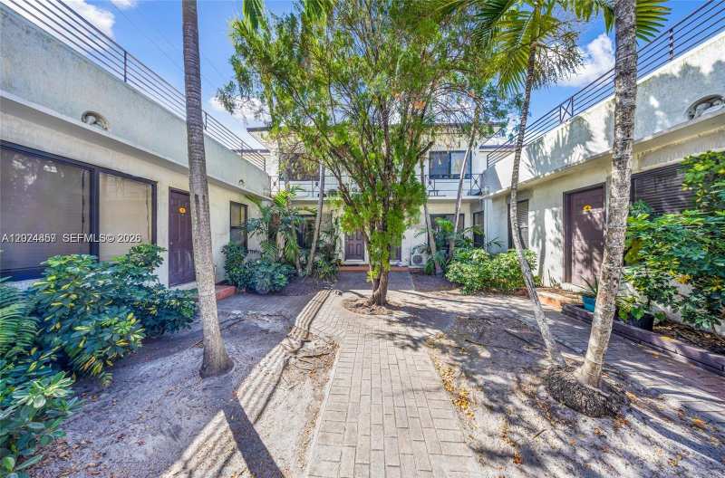 2000 Monroe St # 9, Hollywood FL 33020