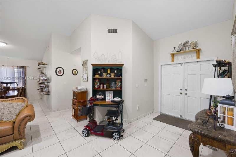7831 NW 160th Ter, Miami Lakes FL 33016