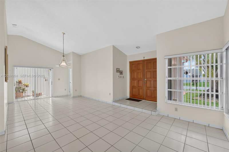 13440 SW 28th St, Miami FL 33175