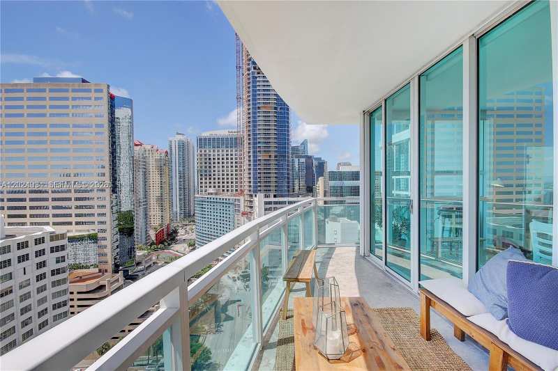 950 Brickell Bay Dr # 1911, Miami FL 33131