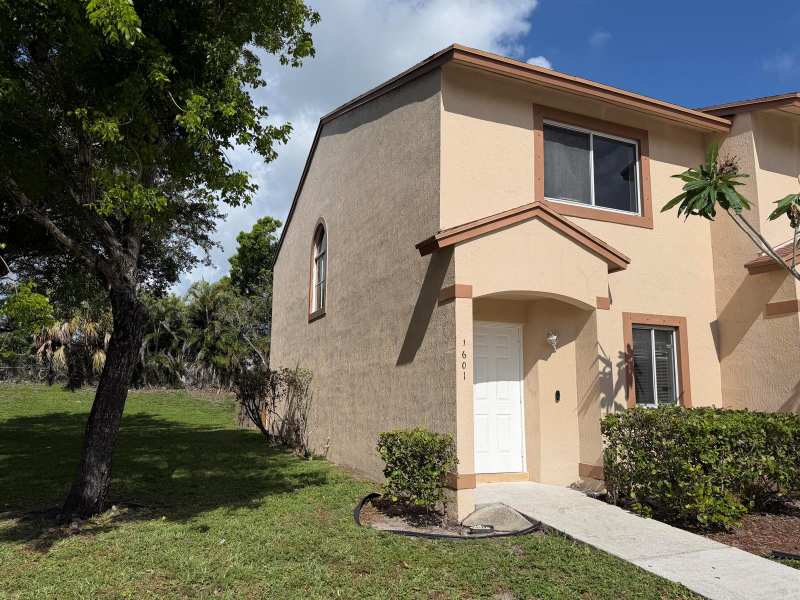 1601 Lakeview Drive W # 1601, Royal Palm Beach FL 33411