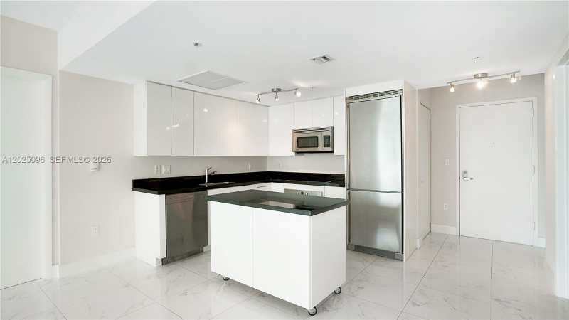 92 SW 3rd St # 1803, Miami FL 33130