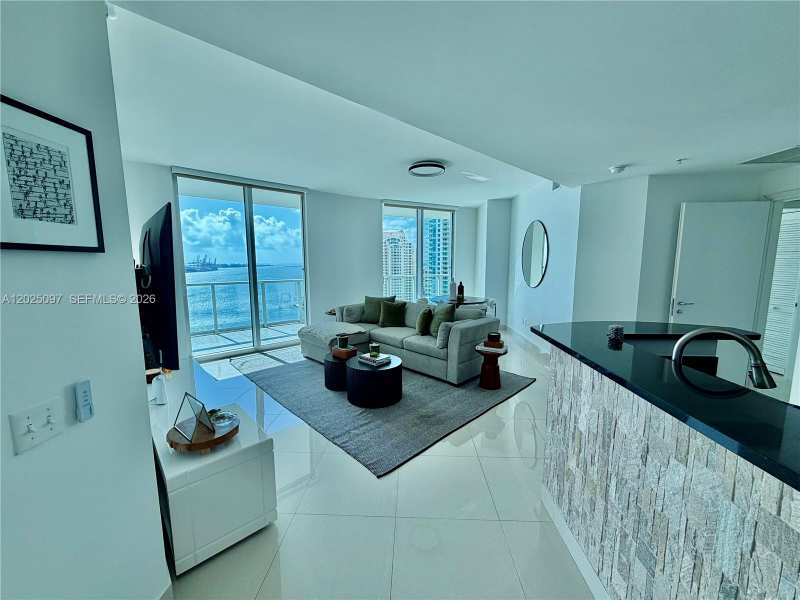 300 S Biscayne Blvd # 1810, Miami FL 33131