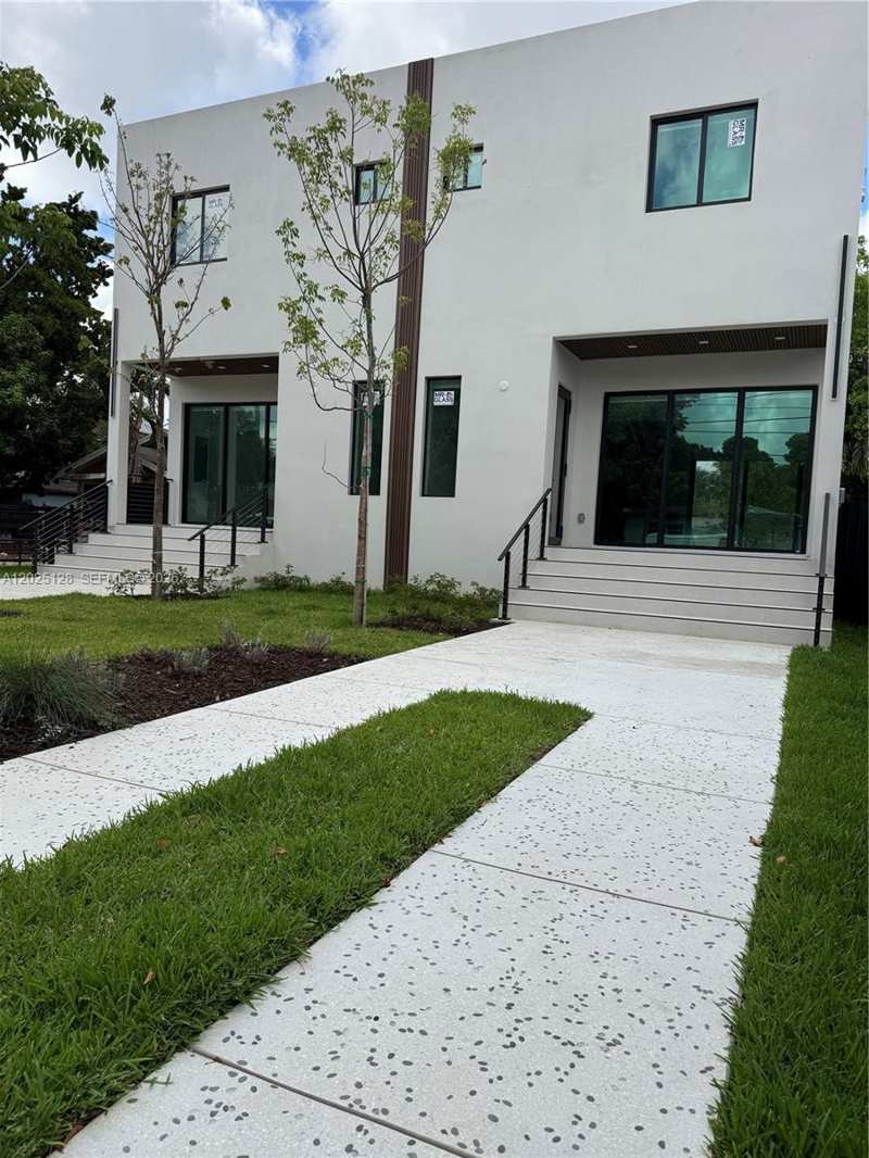 1924 NW 27th St, Miami FL 33142