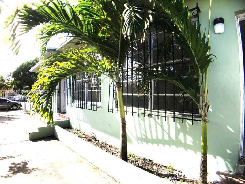 1321 NW 28th St, Miami FL 33142