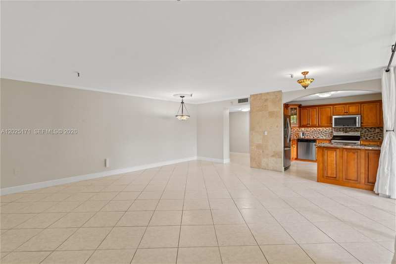 671 NE 195th St # 121E, Miami FL 33179