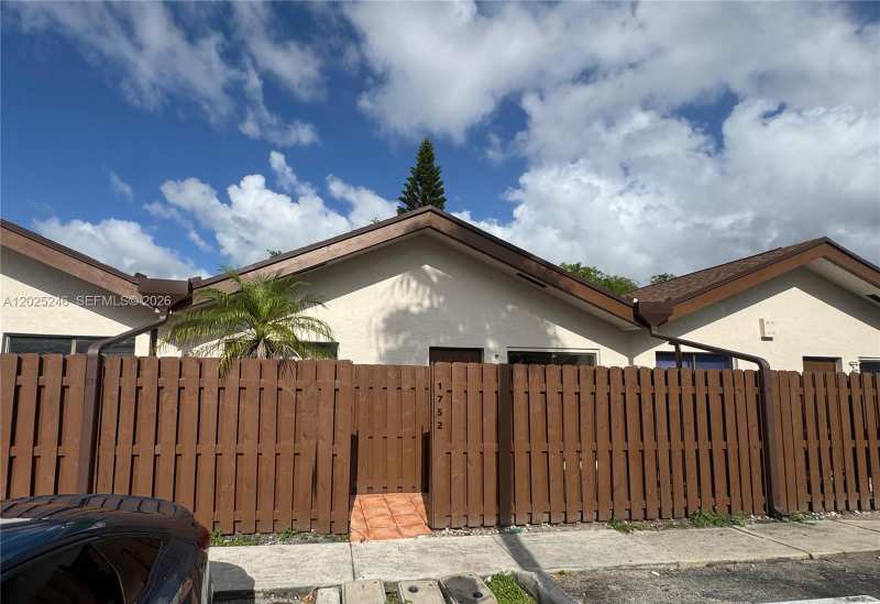 1752 NW 72nd Ave # 83, Plantation FL 33313