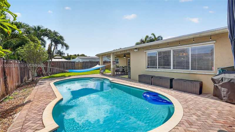 10651 NW 19th Pl, Pembroke Pines FL 33026
