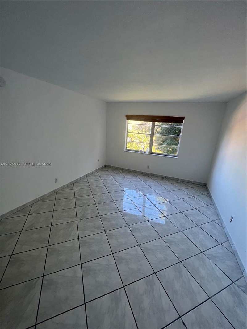 8511 NW 8th St # 311, Miami FL 33126
