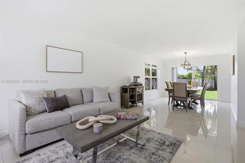 2 Gables Blvd, Weston FL 33326