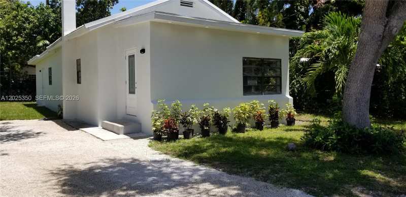 2465 NE 184th St, North Miami Beach FL 33160