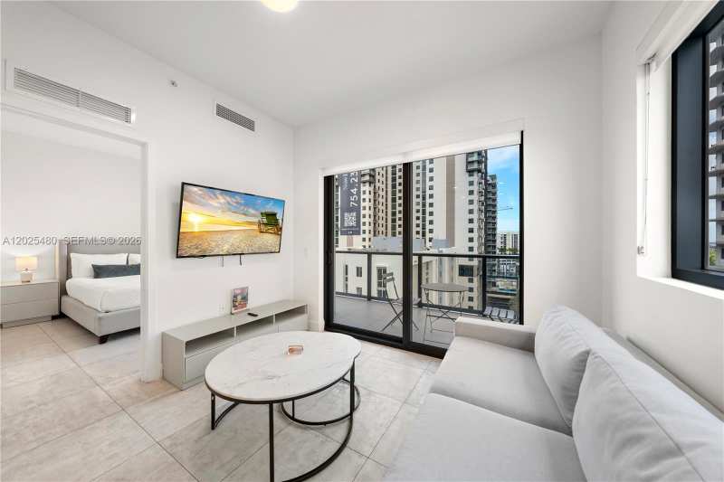 239 SW 9th St # 1202, Miami FL 33130